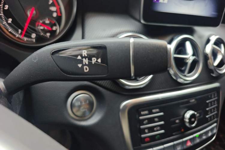 Used Mercedes-Benz GLA 2019 GLA 220 4MATIC Sport Edition Gear Lever