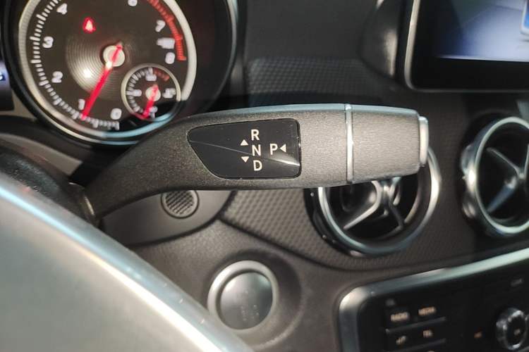 Used Mercedes-Benz GLA 2019 GLA 200 Fashion Model Gear Lever