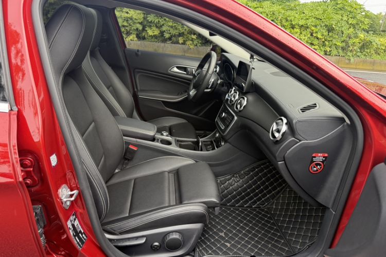Used Mercedes-Benz GLA 2019 GLA 200 Fashion Model Interior 2