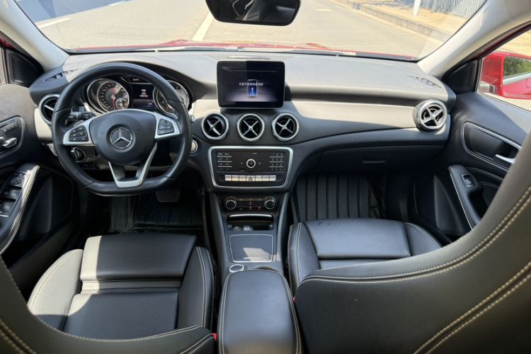 Used Mercedes-Benz GLA 2019 GLA 200 Fashion Model Interior 2