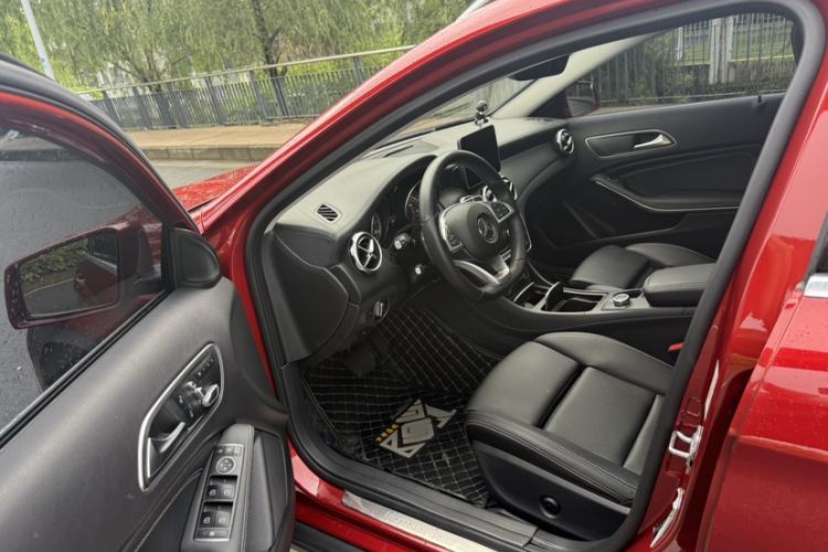 Used Mercedes-Benz GLA 2019 GLA 200 Fashion Model Left Front Seat