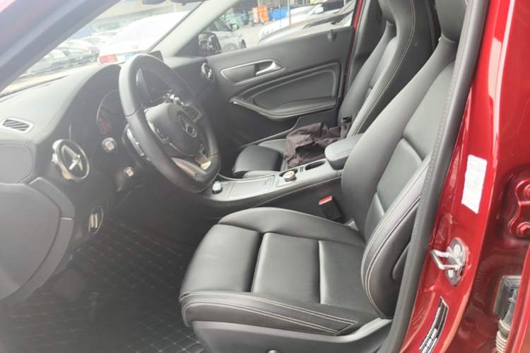 Used Mercedes-Benz GLA 2019 GLA 200 Fashion Model Left Front Seat