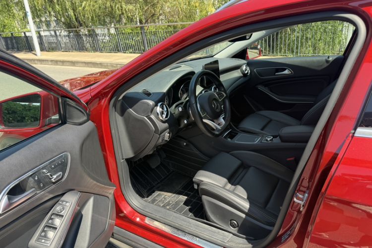 Used Mercedes-Benz GLA 2019 GLA 200 Fashion Model Left Front Seat