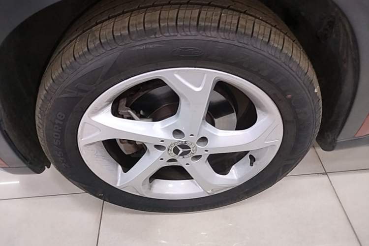 Used Mercedes-Benz GLA 2019 GLA 200 Dynamic Edition Left Front Wheel Hub