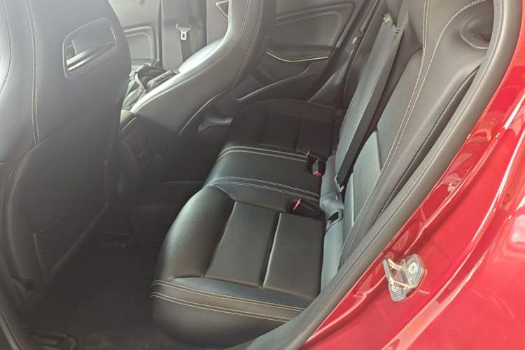 Used Mercedes-Benz GLA 2019 GLA 200 Fashion Model Left Rear Seat