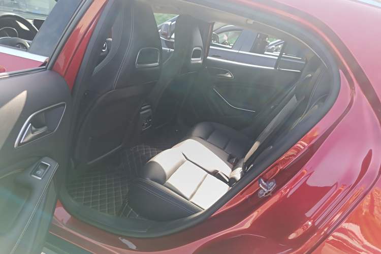 Used Mercedes-Benz GLA 2019 GLA 200 Fashion Model Left Rear Seat