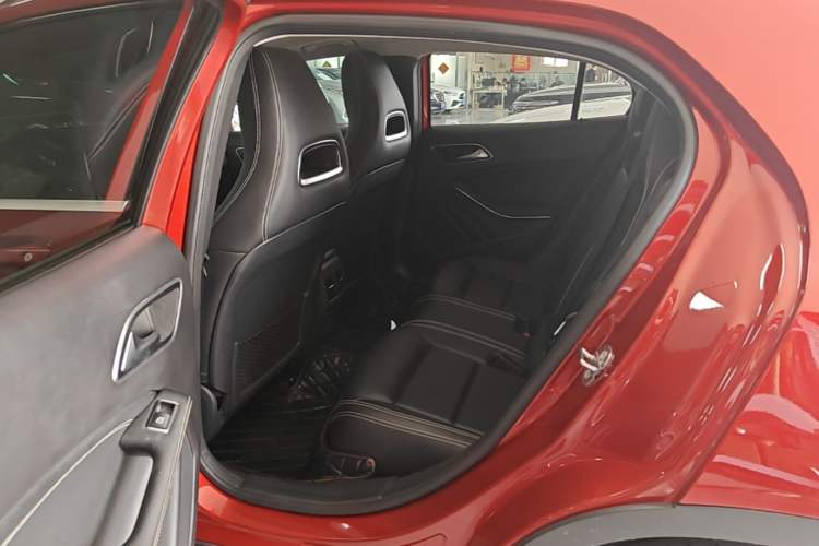 Used Mercedes-Benz GLA 2019 GLA 200 Fashion Model Left Rear Seat