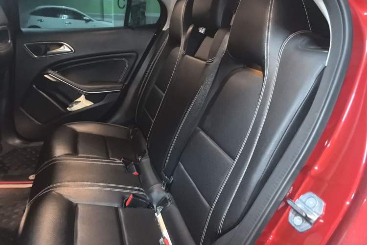 Used Mercedes-Benz GLA 2019 GLA 200 Fashion Model Left Rear Seat