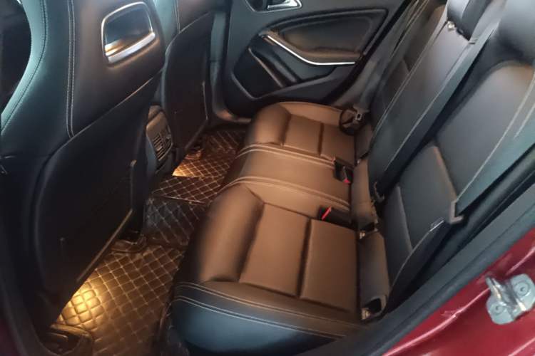 Used Mercedes-Benz GLA 2019 GLA 200 Fashion Model Left Rear Seat