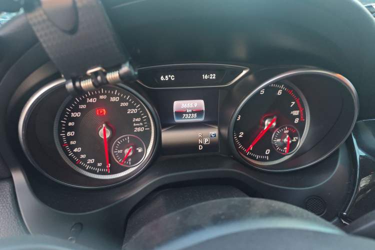 Used Mercedes-Benz GLA 2019 GLA 200 Fashion Model Odometer Close Up
