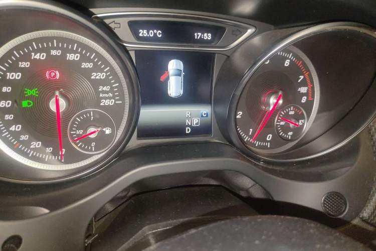 Used Mercedes-Benz GLA 2019 GLA 200 Fashion Model Odometer Close Up