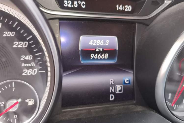 Used Mercedes-Benz GLA 2019 GLA 200 Fashion Model Odometer Close Up