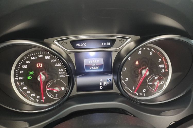 Used Mercedes-Benz GLA 2019 GLA 200 Fashion Model Odometer Close Up