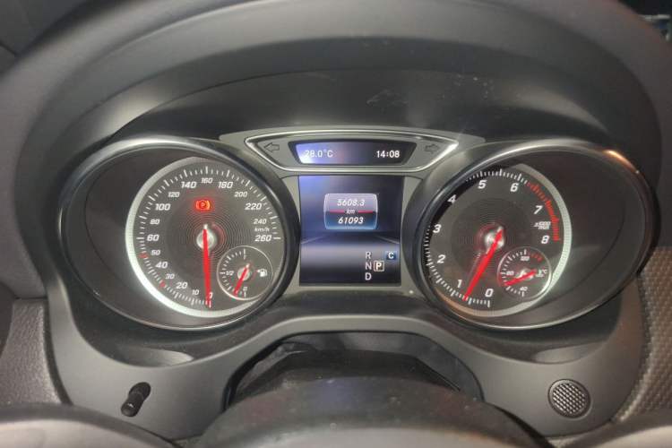 Used Mercedes-Benz GLA 2019 GLA 200 Fashion Model Odometer Close Up