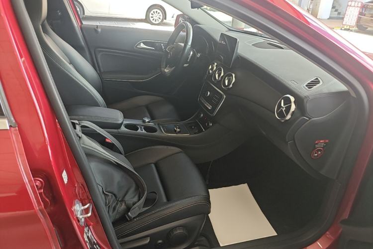 Used Mercedes-Benz GLA 2019 GLA 200 Fashion Model Right Front Seat