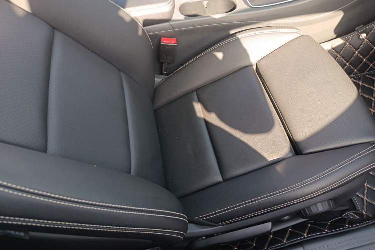 Used Mercedes-Benz GLA 2019 GLA 200 Fashion Model Right Front Seat
