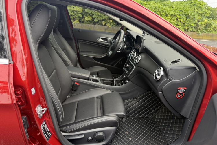 Used Mercedes-Benz GLA 2019 GLA 200 Fashion Model Right Front Seat