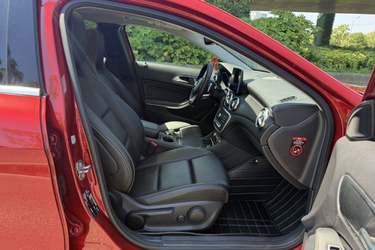 Used Mercedes-Benz GLA 2019 GLA 200 Fashion Model Right Front Seat