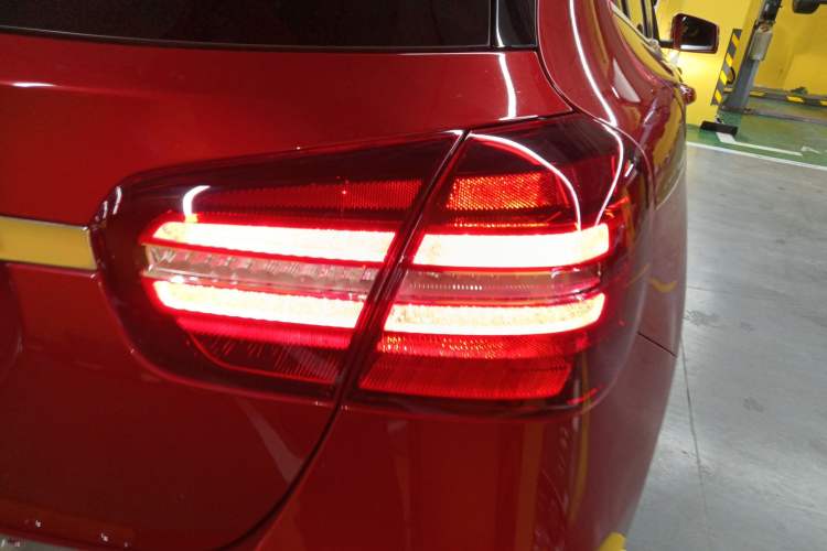 Used Mercedes-Benz GLA 2019 GLA 200 Fashion Model Right Rear Taillight
