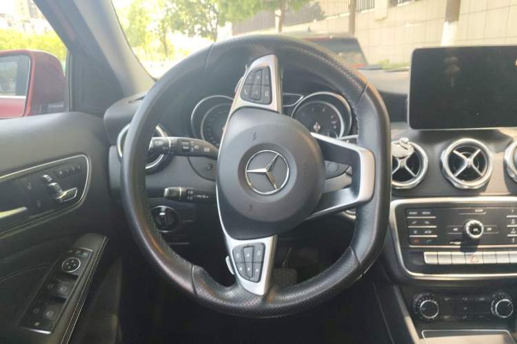 Used Mercedes-Benz GLA 2019 GLA 200 Fashion Model Steering Wheel