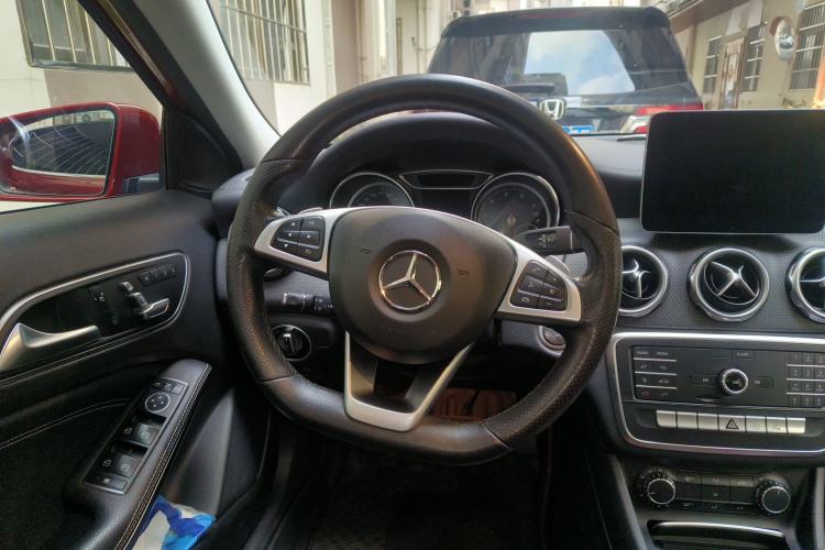 Used Mercedes-Benz GLA 2019 GLA 200 Fashion Model Steering Wheel