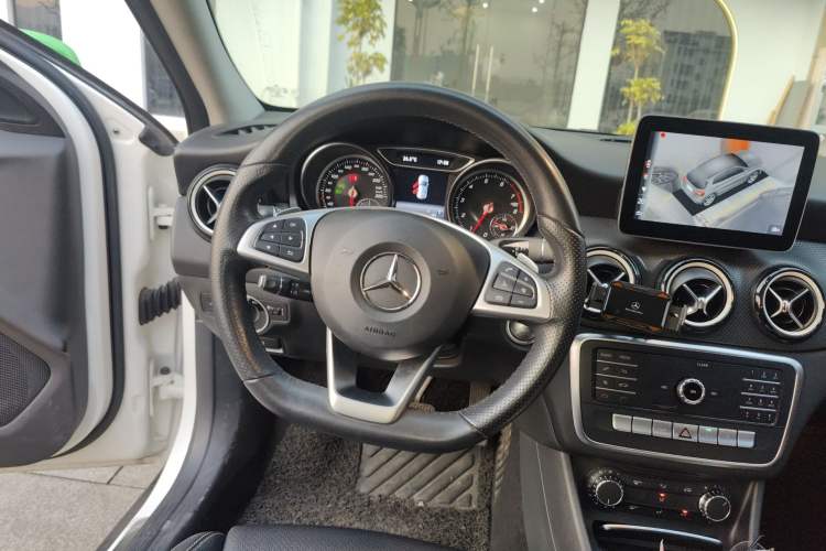 Used Mercedes-Benz GLA 2019 GLA 200 Dynamic Edition Steering Wheel