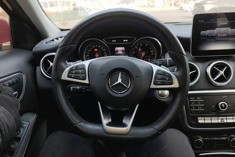 Used Mercedes-Benz GLA 2019 GLA 200 Fashion Model Steering Wheel