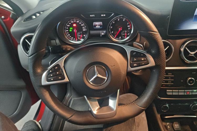 Used Mercedes-Benz GLA 2019 GLA 200 Fashion Model Steering Wheel