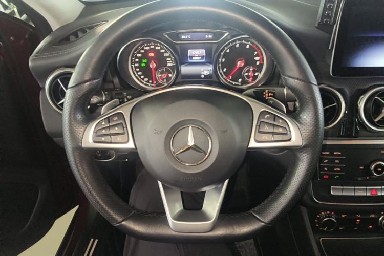 Used Mercedes-Benz GLA 2019 GLA 200 Fashion Model Steering Wheel