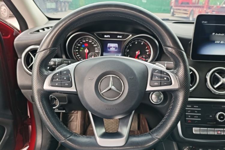 Used Mercedes-Benz GLA 2019 GLA 200 Fashion Model Steering Wheel