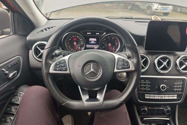 Used Mercedes-Benz GLA 2019 GLA 200 Fashion Model Steering Wheel