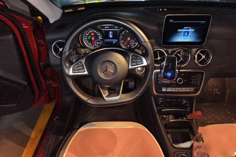 Used Mercedes-Benz GLA 2019 GLA 200 Fashion Model Steering Wheel