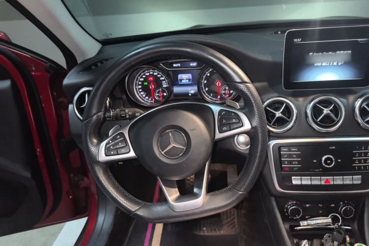 Used Mercedes-Benz GLA 2019 GLA 200 Fashion Model Steering Wheel