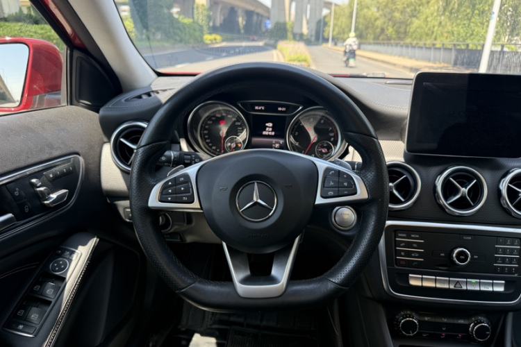 Used Mercedes-Benz GLA 2019 GLA 200 Fashion Model Steering Wheel