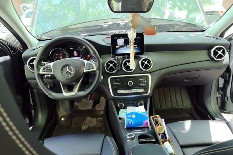 Used Mercedes-Benz GLA 2019 GLA 200 Fashion Model Center Console