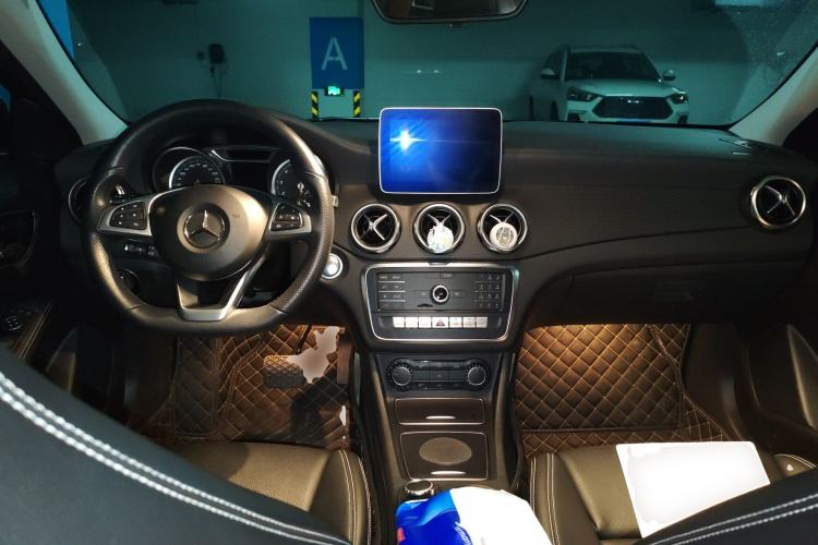 Used Mercedes-Benz GLA 2019 GLA 200 Fashion Model Center Console