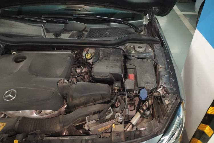 Used Mercedes-Benz GLA 2019 GLA 200 Fashion Model Engine Bay Left