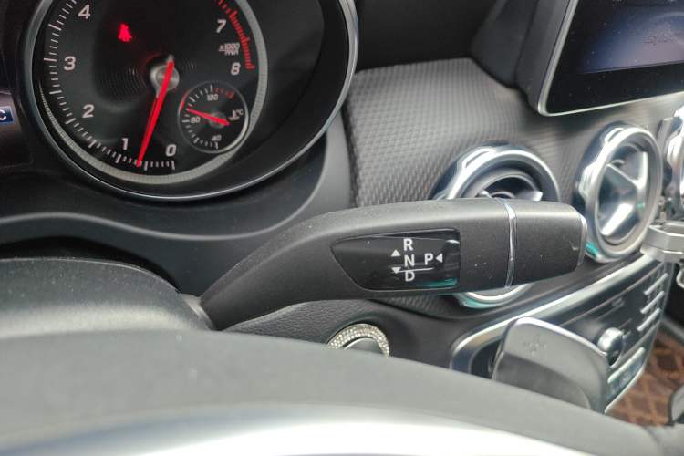 Used Mercedes-Benz GLA 2019 GLA 200 Dynamic Edition Gear Lever