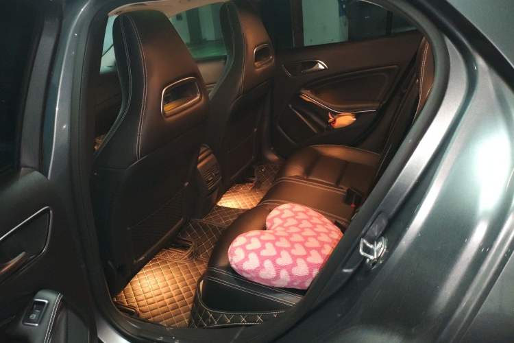 Used Mercedes-Benz GLA 2019 GLA 200 Fashion Model Left Rear Seat