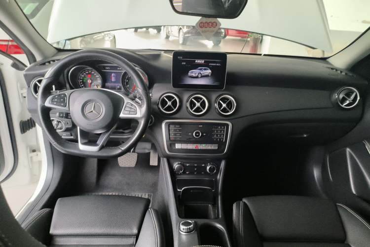 Used Mercedes-Benz GLA 2019 GLA 200 Dynamic Edition Audio And AC Panel