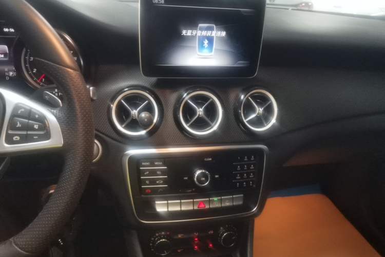 Used Mercedes-Benz GLA 2019 GLA 200 Dynamic Edition Audio And AC Panel