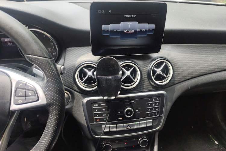 Used Mercedes-Benz GLA 2019 GLA 200 Dynamic Edition Audio And AC Panel