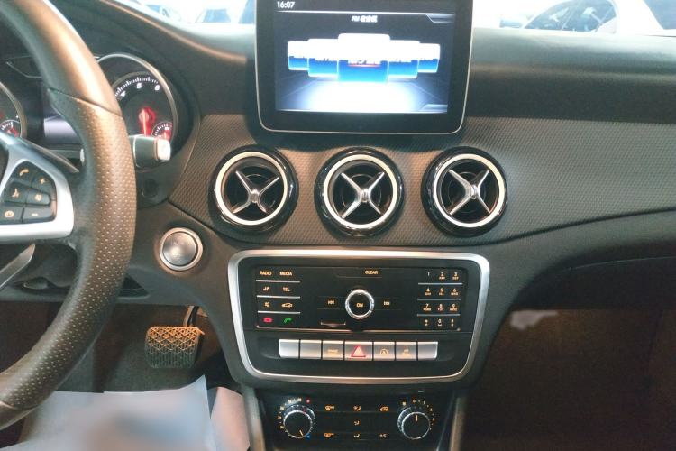 Used Mercedes-Benz GLA 2019 GLA 200 Dynamic Edition Audio And AC Panel