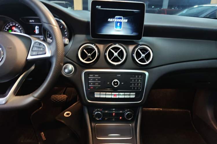 Used Mercedes-Benz GLA 2019 GLA 200 Dynamic Edition Audio And AC Panel