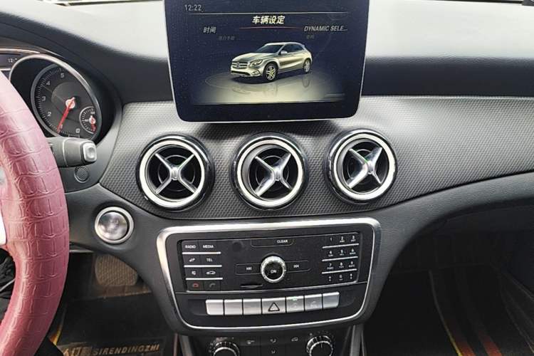 Used Mercedes-Benz GLA 2019 GLA 200 Dynamic Edition Audio And AC Panel