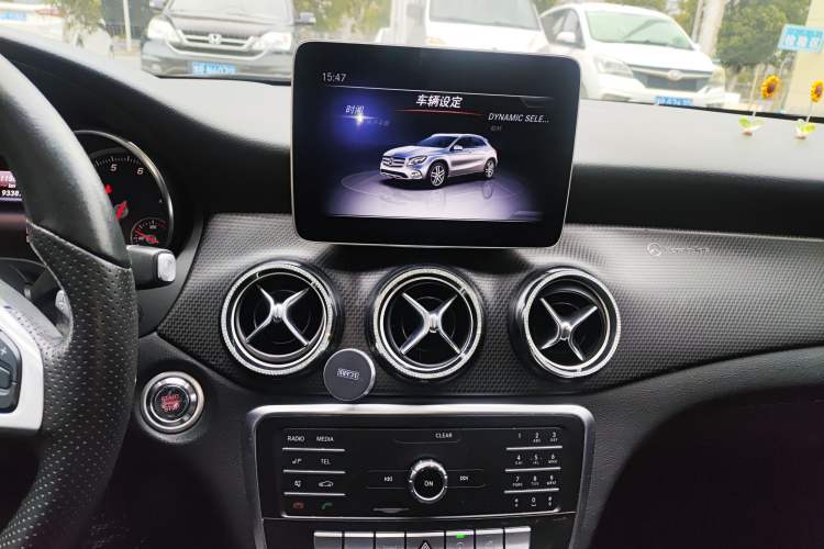 Used Mercedes-Benz GLA 2019 GLA 200 Dynamic Edition Audio And AC Panel