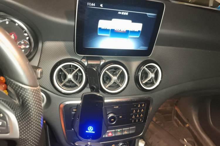 Used Mercedes-Benz GLA 2019 GLA 200 Dynamic Edition Audio And AC Panel