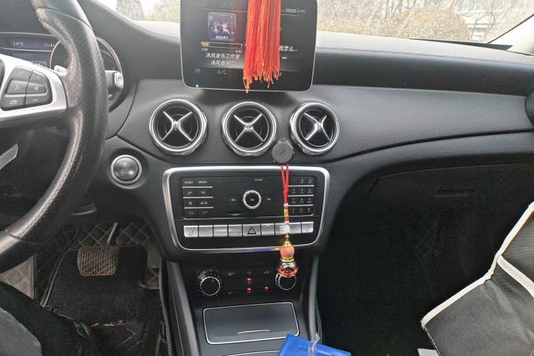 Used Mercedes-Benz GLA 2019 GLA 220 4MATIC Sport Edition Audio And AC Panel