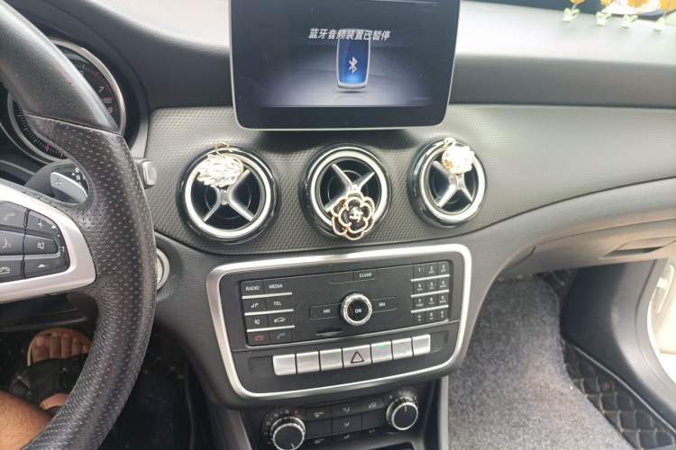 Used Mercedes-Benz GLA 2019 GLA 200 Dynamic Edition Audio And AC Panel