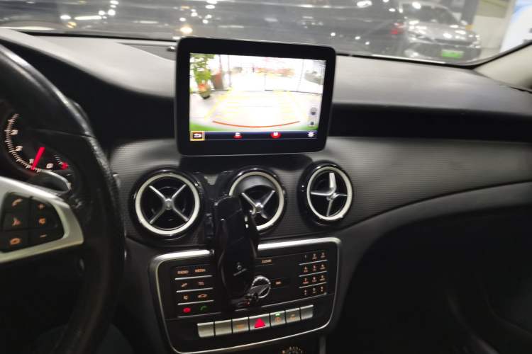 Used Mercedes-Benz GLA 2019 GLA 200 Dynamic Edition Audio And AC Panel
